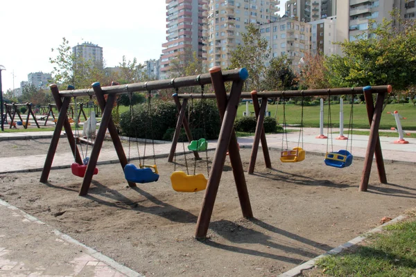 Parktaki çocuk parkı.