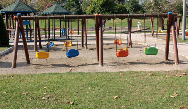 公園内の子供の遊び場は — ストック写真