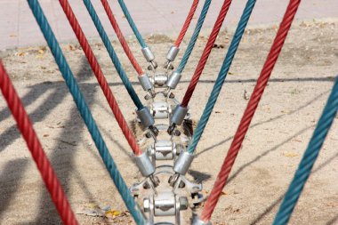 Parktaki çocuk parkı.