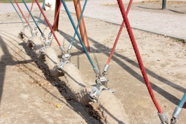 Parktaki çocuk parkı.