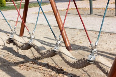 Parktaki çocuk parkı.