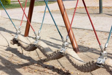 Parktaki çocuk parkı.