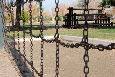 Parktaki çocuk parkı.