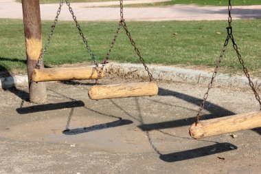 Parktaki çocuk parkı.