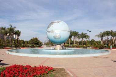 Parktaki çocuk parkı.