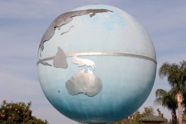 Parktaki çocuk parkı.