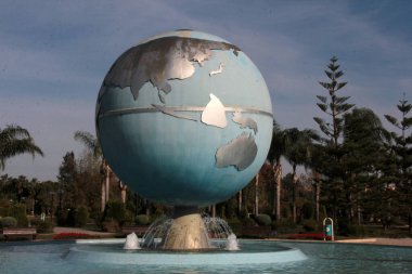 Parktaki çocuk parkı.