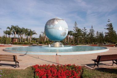 Parktaki çocuk parkı.