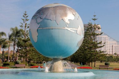 Parktaki çocuk parkı.