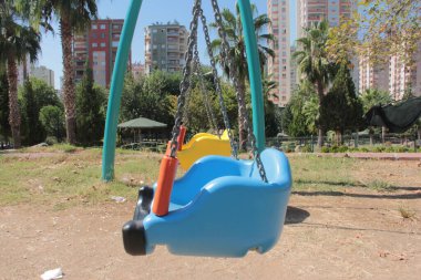 Parktaki çocuk parkı.