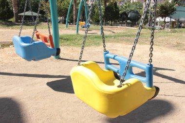 Parktaki çocuk parkı.