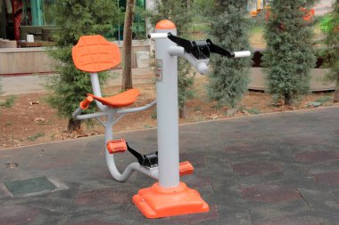 Parktaki çocuk parkı.