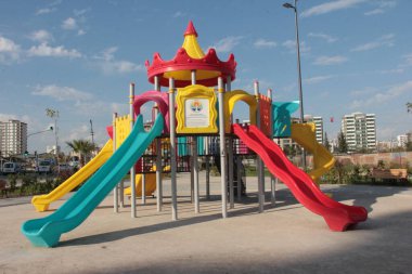 Parktaki çocuk parkı.