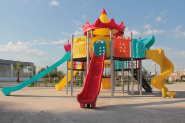 Parktaki çocuk parkı.