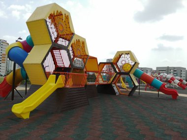 Parktaki çocuk parkı.