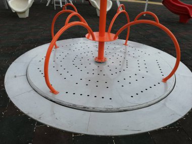 Parktaki çocuk parkı.