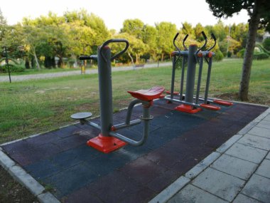 Parktaki çocuk parkı.