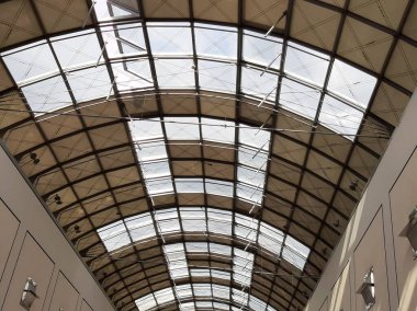 Çelik çatı, inşaat alanında metal çatı