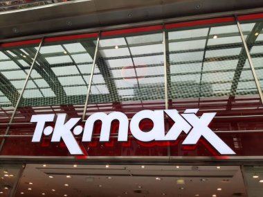 Çelik çatı, inşaat alanında metal çatı