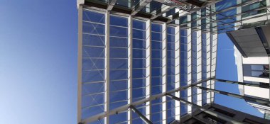 Çelik çatı, inşaat alanında metal çatı