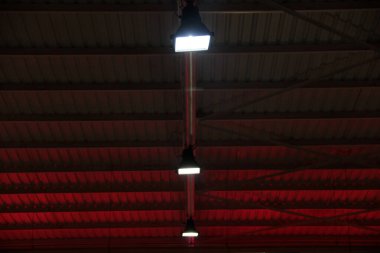 Çelik çatı, inşaat alanında metal çatı