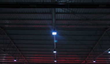 Çelik çatı, inşaat alanında metal çatı