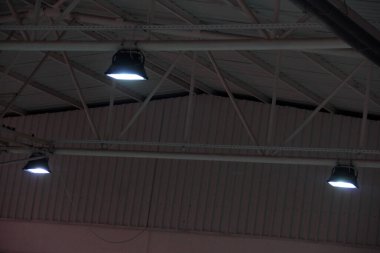 Çelik çatı, inşaat alanında metal çatı