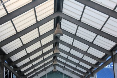 Çelik çatı, inşaat alanında metal çatı