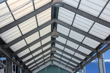 Çelik çatı, inşaat alanında metal çatı