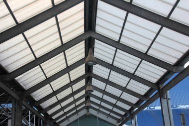 Çelik çatı, inşaat alanında metal çatı