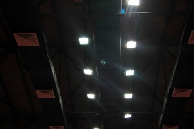 Çelik çatı, inşaat alanında metal çatı