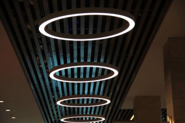 Çelik çatı, inşaat alanında metal çatı