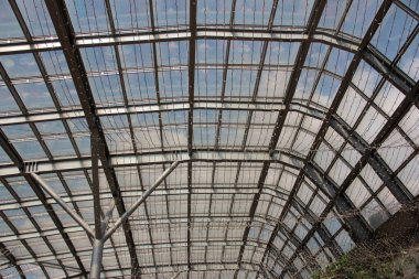 Çelik çatı, inşaat alanında metal çatı