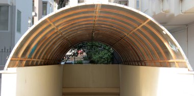 Çelik çatı, inşaat alanında metal çatı