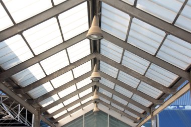 Çelik çatı, inşaat alanında metal çatı