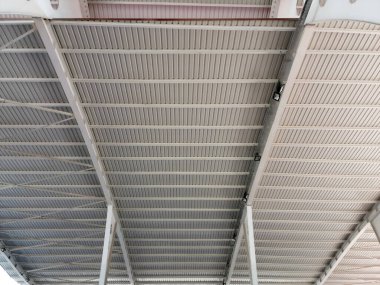 Çelik çatı, inşaat alanında metal çatı