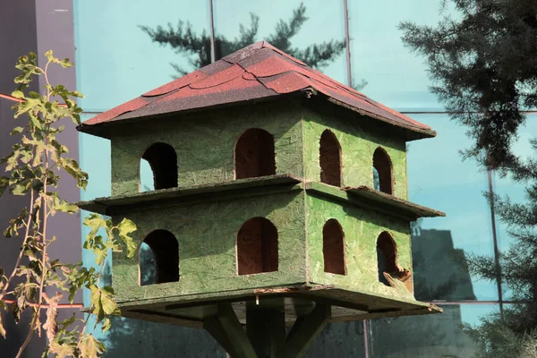Hout Decoratieve Vogelhuisje — Stockfoto