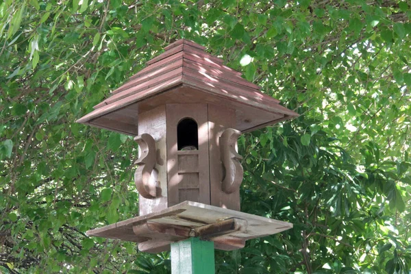 Hout Decoratieve Vogelhuisje — Stockfoto