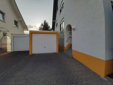 Modern ve dekoratif garaj kapısı