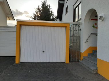 Modern ve dekoratif garaj kapısı