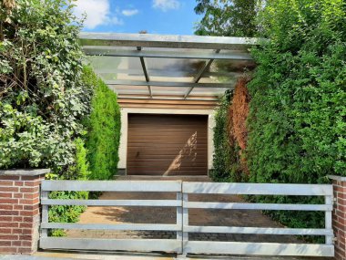 Modern ve dekoratif garaj kapısı