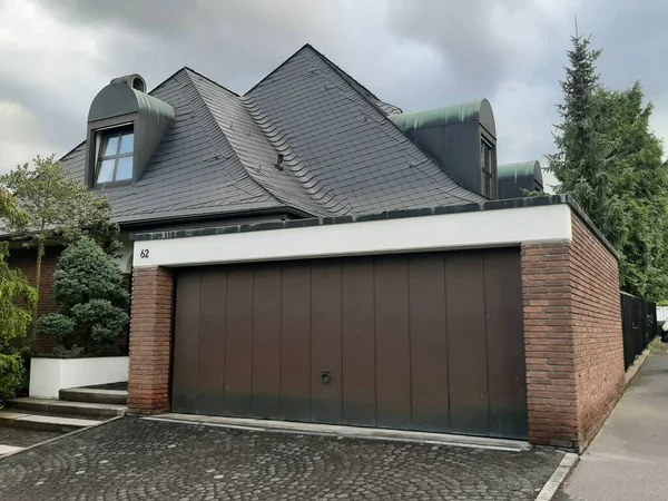 Modern ve dekoratif garaj kapısı