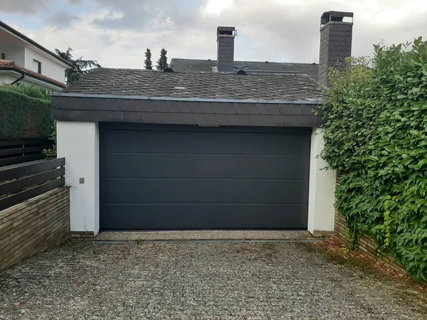 Modern ve dekoratif garaj kapısı