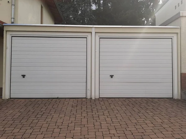Modern ve dekoratif garaj kapısı