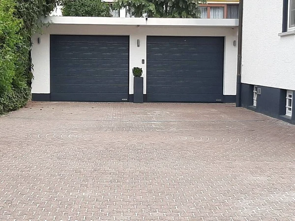 Modern ve dekoratif garaj kapısı