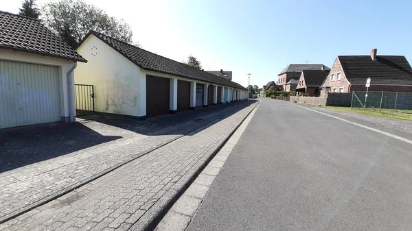 Modern ve dekoratif garaj kapısı