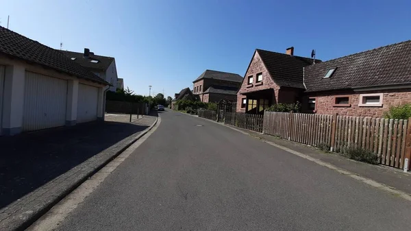 Modern ve dekoratif garaj kapısı