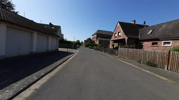 Modern ve dekoratif garaj kapısı