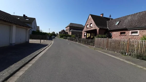 Modern ve dekoratif garaj kapısı