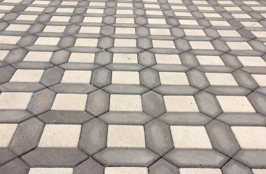 Parktaki dekoratif taş kaldırım yolu.